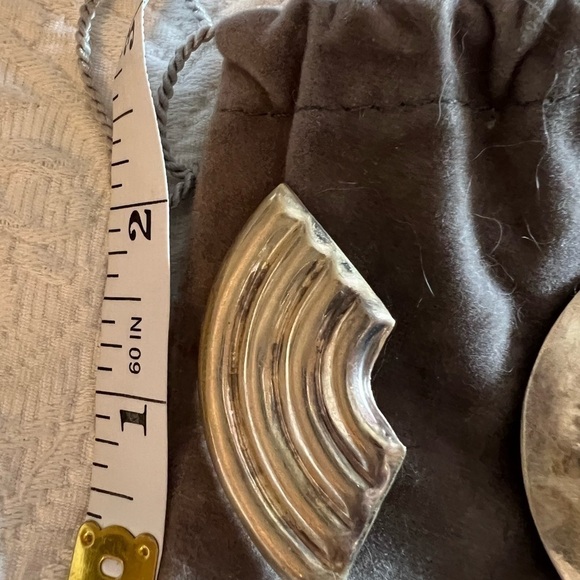 Silver ridged clip-on earrings, half circles, elegant. - Picture 4 of 4